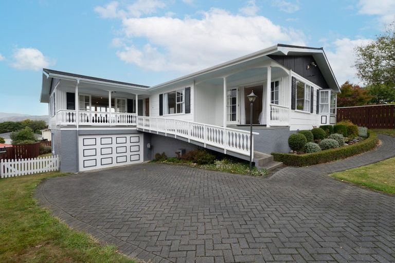 Photo of property in 34 Oriel Avenue, Tawa, Wellington, 5028