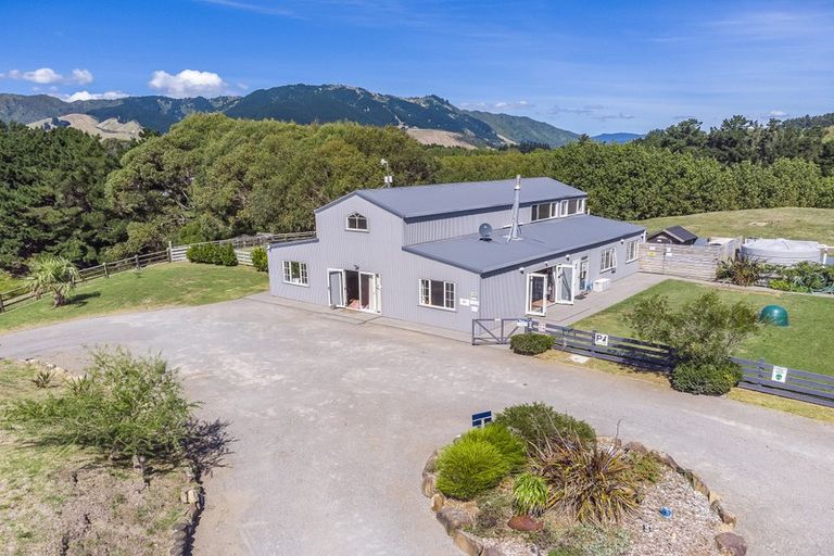 Photo of property in 125 Derham Road, Te Horo, Otaki, 5581