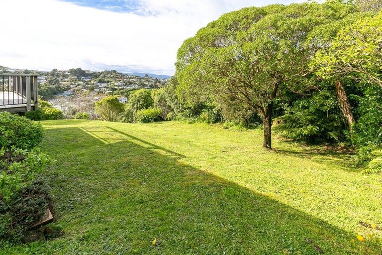 Photo of property in 86 Ruskin Road, Newlands, Wellington, 6037