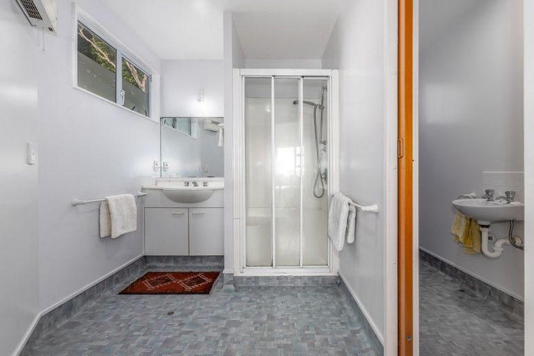 Photo of property in 32 Paremata Crescent, Paremata, Porirua, 5024