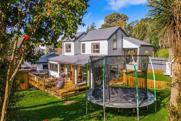 Photo of property in 7 Mahuta Grove, Northcote, Auckland, 0627