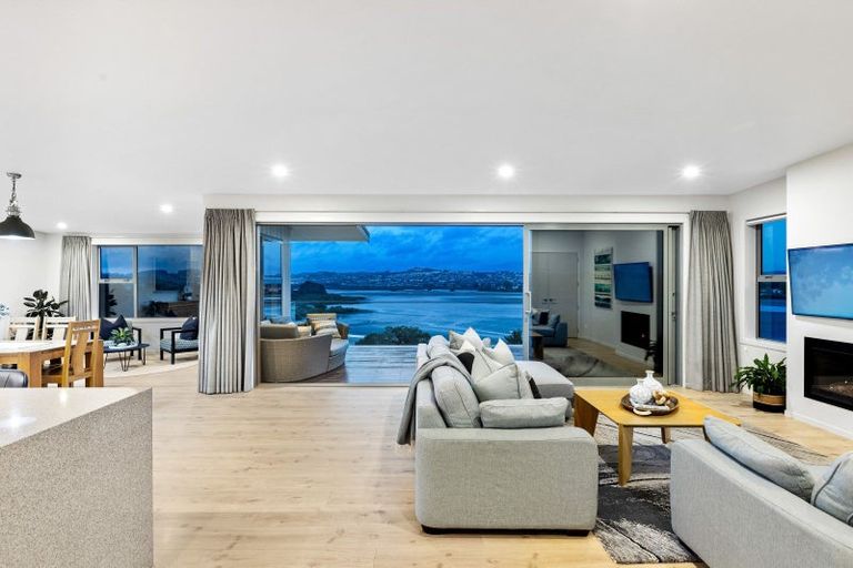 Photo of property in 51 Moffat Road, Red Beach, 0932