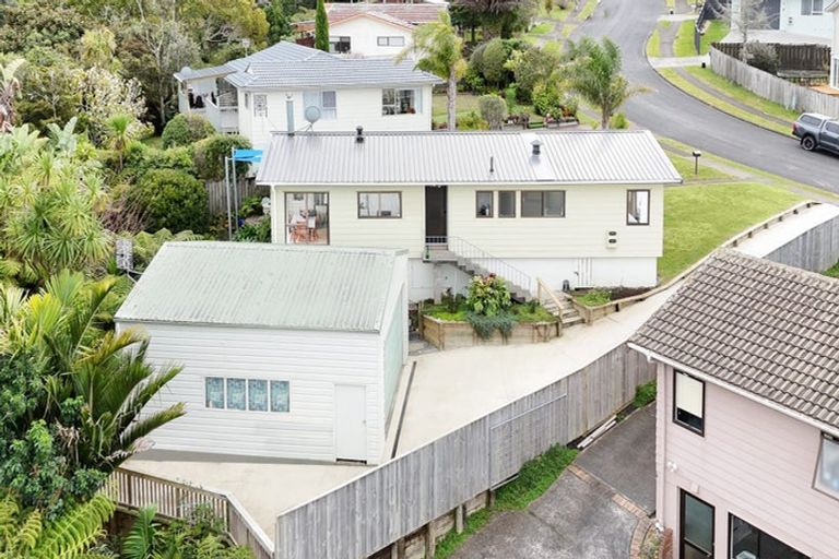 Photo of property in 22 Deverell Place, Northcross, Auckland, 0632