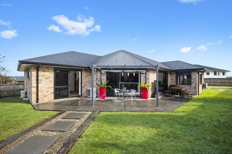 Photo of property in 10 Bovill Way, Tuakau, 2121
