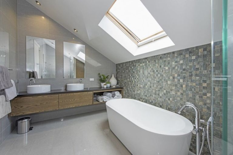 Photo of property in 39 Maungakiekie Avenue, Greenlane, Auckland, 1051