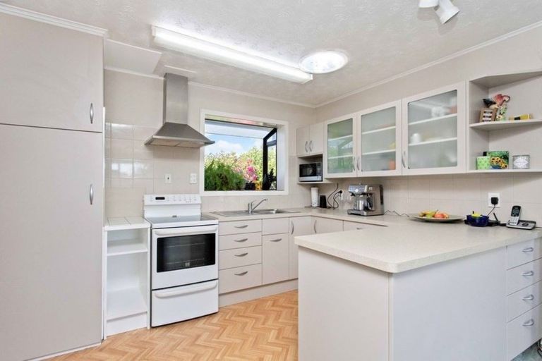 Photo of property in 15 Emlyn Place, Avondale, Christchurch, 8061