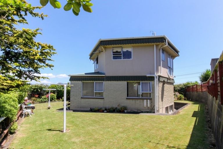 Photo of property in 2/4 Scott Street, Moturoa, New Plymouth, 4310