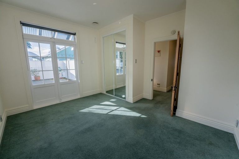 Photo of property in 34 William Bond Street, Stanley Point, Auckland, 0624