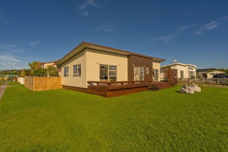 Photo of property in 1 Rena Place, Whitianga, 3510