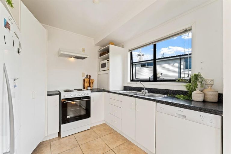 Photo of property in 17 Caroline Heights, Omaha, 0986