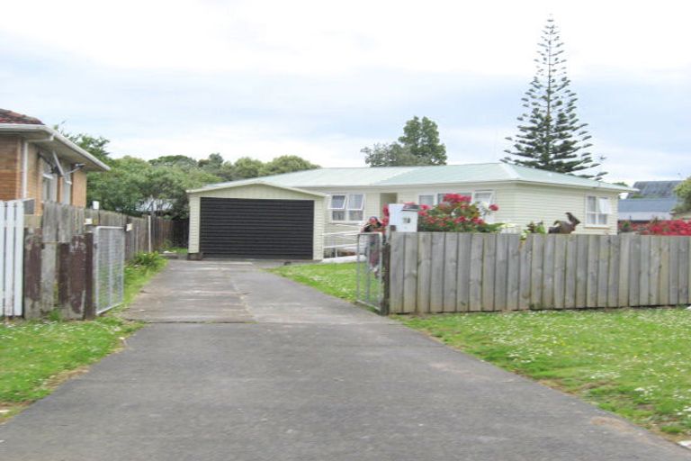Photo of property in 18 Convair Crescent, Mangere, Auckland, 2022