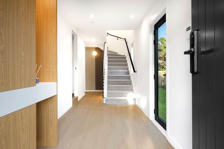 Photo of property in 69b Chivalry Road, Glenfield, Auckland, 0629