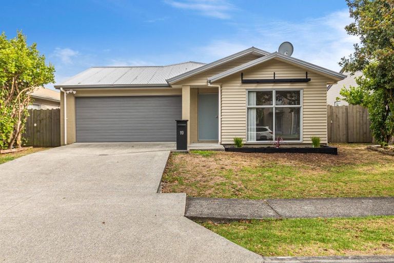 Photo of property in 110 Popokatea Drive, Takanini, 2112