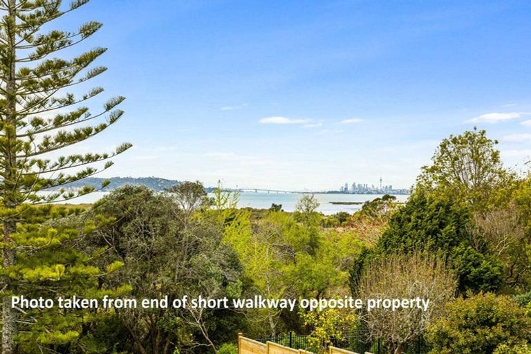 Photo of property in 39 Rewarewa Road, Te Atatu Peninsula, Auckland, 0610