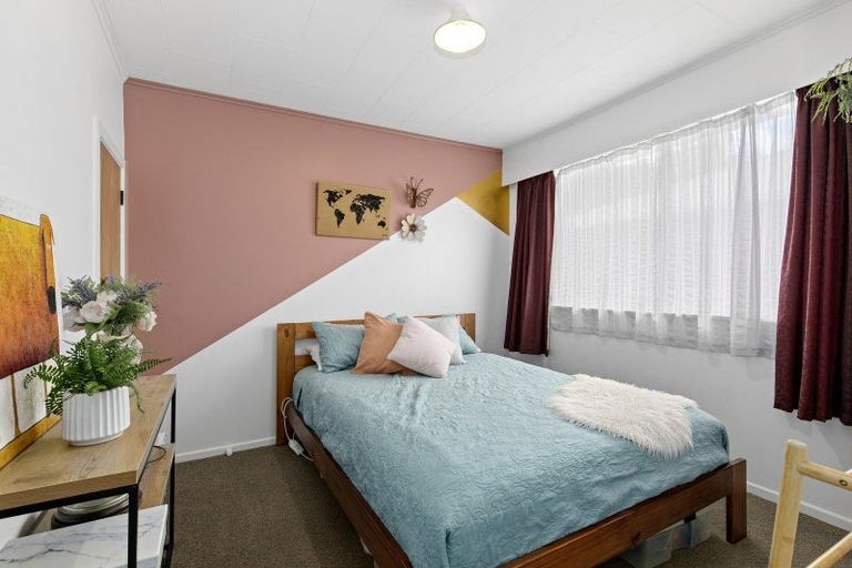 Photo of property in 32 Kingsley Street, Stokes Valley, Lower Hutt, 5019