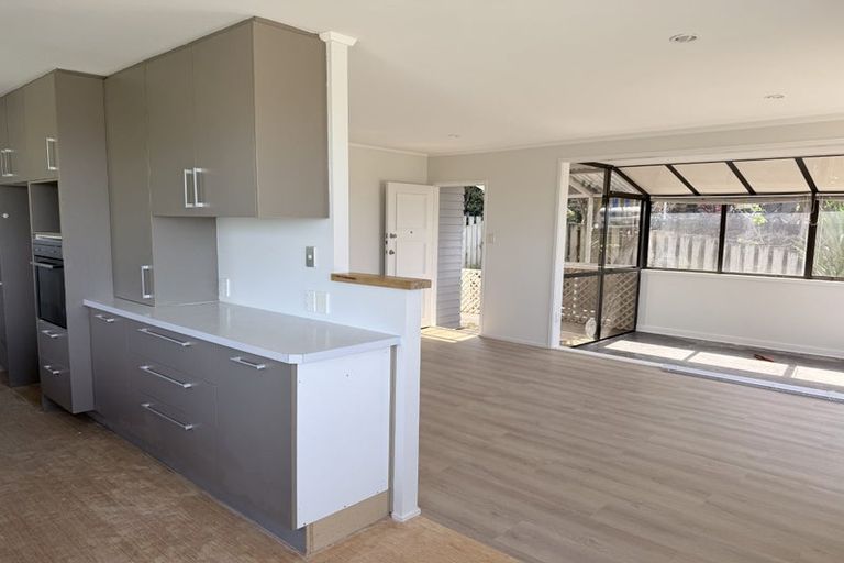 Photo of property in 5 Red Beach Road, Red Beach, 0932