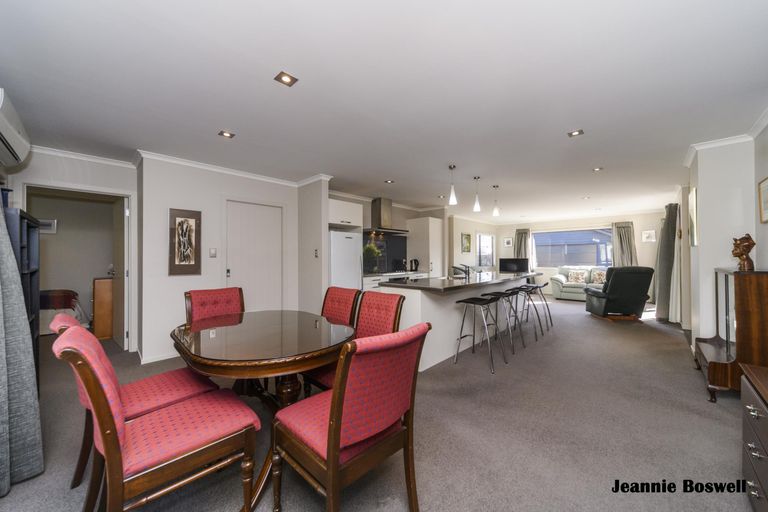 Photo of property in 5 Virtue Place, Hokowhitu, Palmerston North, 4410