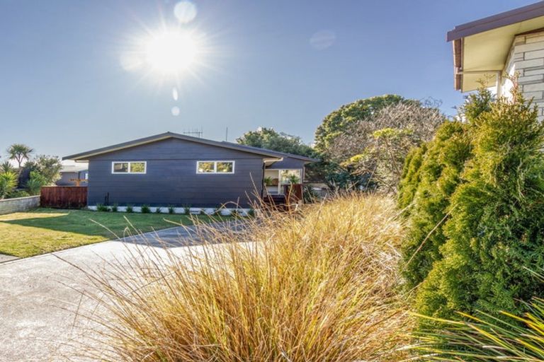 Photo of property in 2 Ashford Place, Havelock North, 4130