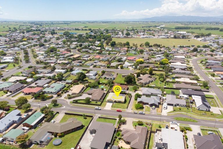 Photo of property in 55 Darlington Street, Ngatea, 3503