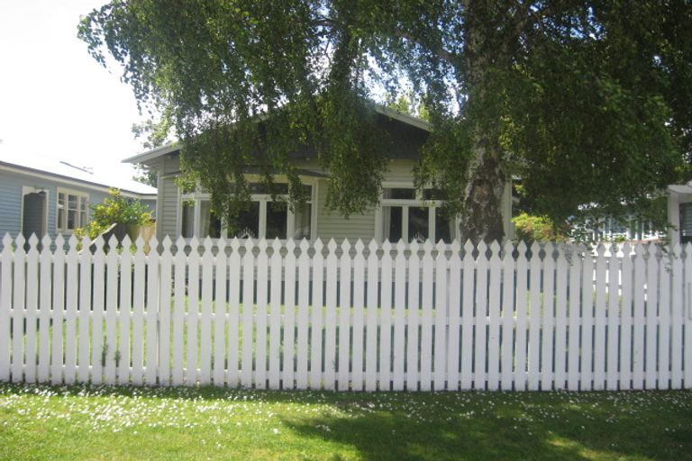 Photo of property in 31 Sandwich Road, Beckenham, Christchurch, 8023