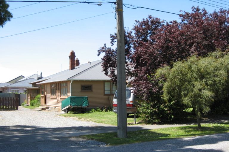 Photo of property in 2 Woodville Street, Edgeware, Christchurch, 8013