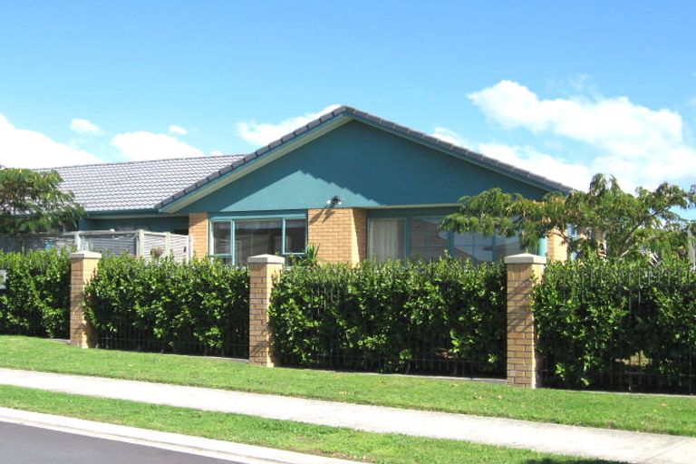 Photo of property in Waimanu Bay Village, 1/1 Piriti Drive, Te Atatu Peninsula, Auckland, 0610