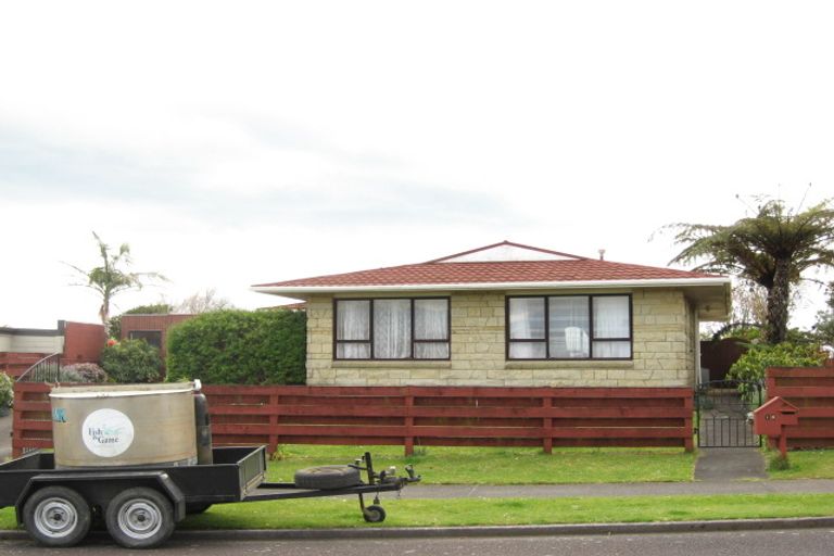 Photo of property in 16 Ballantrae Place, Highlands Park, New Plymouth, 4312