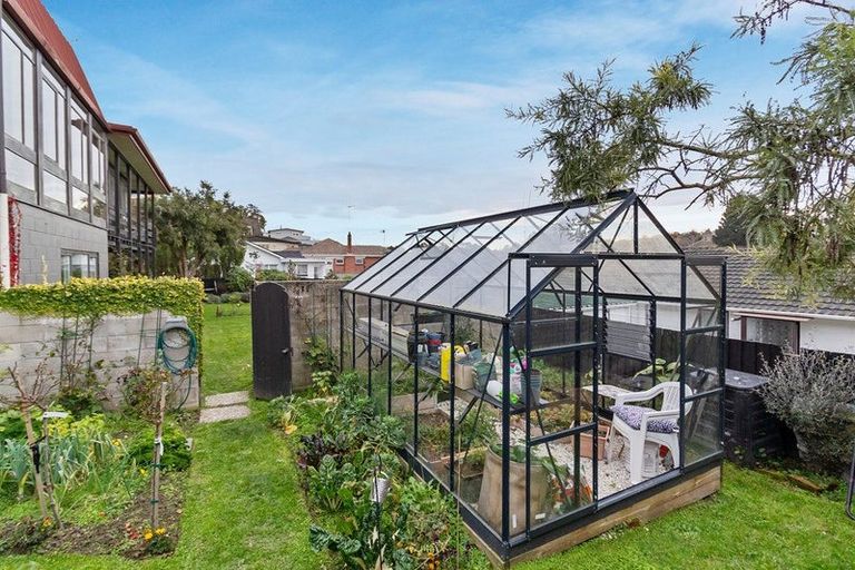 Photo of property in 82 Douglas Street, Highfield, Timaru, 7910