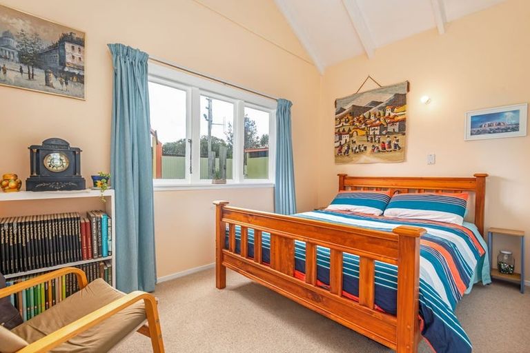 Photo of property in 34 Koputara Road, Himatangi Beach, Foxton, 4891