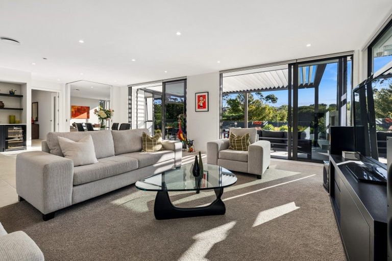 Photo of property in 29 Oscar Road, Greenhithe, Auckland, 0632