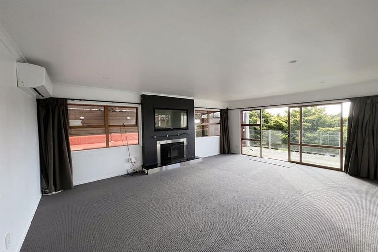 Photo of property in 35 Widmore Drive, Massey, Auckland, 0614