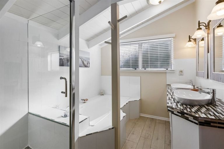 Photo of property in 673 East Coast Road, Browns Bay, Auckland, 0630