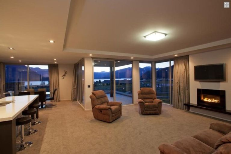 Photo of property in 18 Urquhart Place, Wanaka, 9305