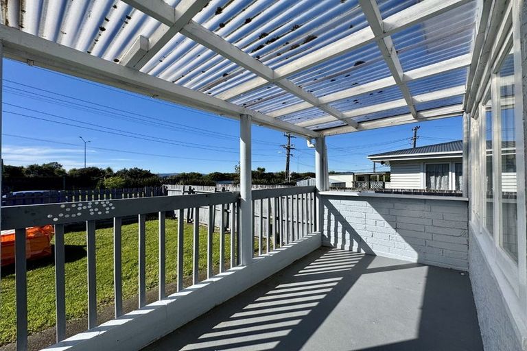 Photo of property in 43 Scotts Road, Manurewa East, Auckland, 2102