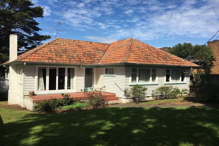 Photo of property in 82 Shakespeare Road, Milford, Auckland, 0620