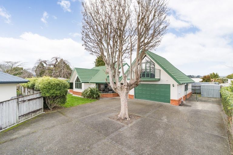 Photo of property in 86 Pahiatua Street, Hokowhitu, Palmerston North, 4410