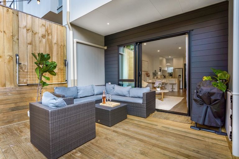 Photo of property in 41 Morihana Close, Glen Eden, Auckland, 0602