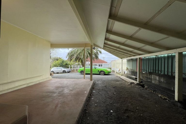 Photo of property in 32a Te Atatu Road, Te Atatu South, Auckland, 0610