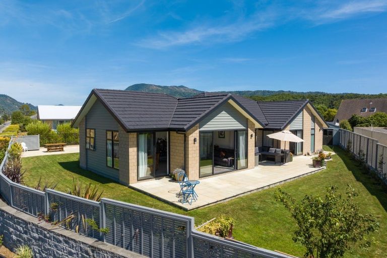 Photo of property in 10 Admiralty Place, Waikawa, Picton, 7220