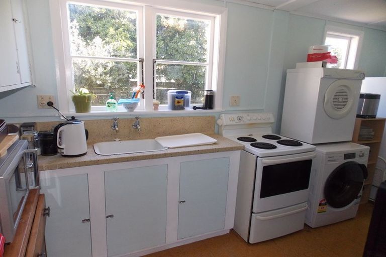 Photo of property in 24 Nuku Street, Tangimoana, 4822