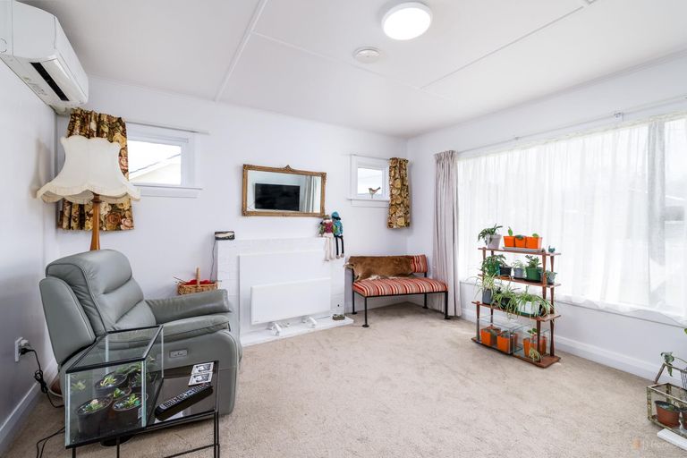 Photo of property in 15 Edward Street, Waimate, 7924