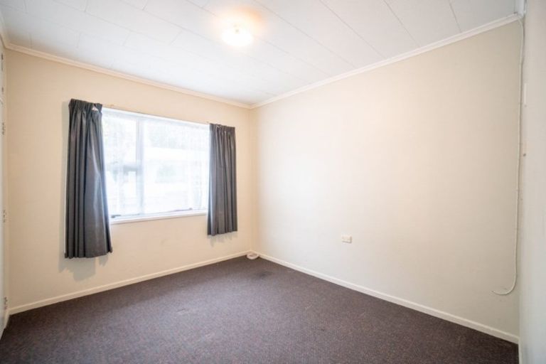 Photo of property in 3 Seddon Street, Takaro, Palmerston North, 4412