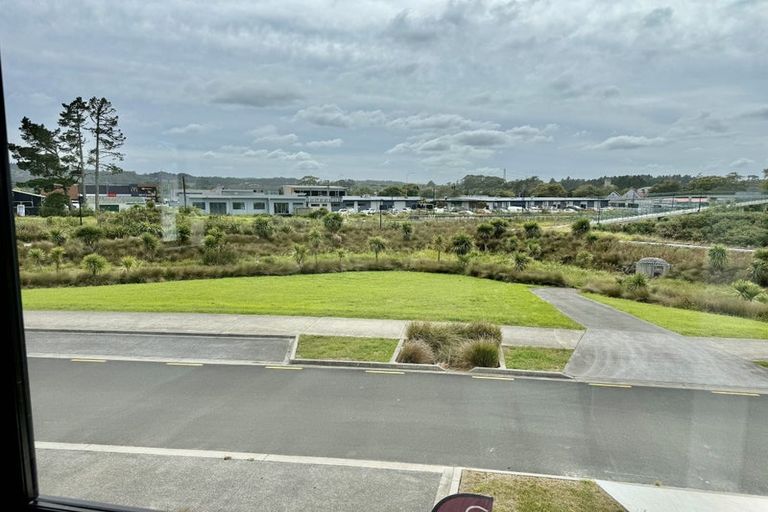 Photo of property in 140 Vintry Drive, Kumeu, 0810