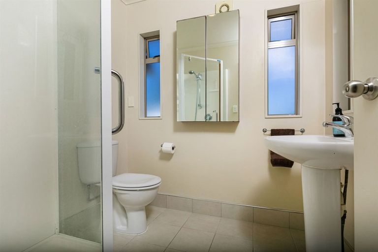 Photo of property in 27a Alamein Avenue, Belmont, Auckland, 0622