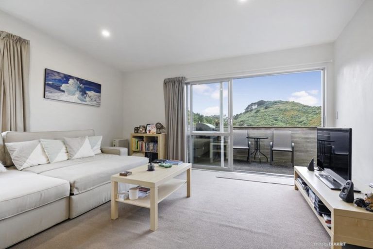 Photo of property in 34 Cave Road, Houghton Bay, Wellington, 6023