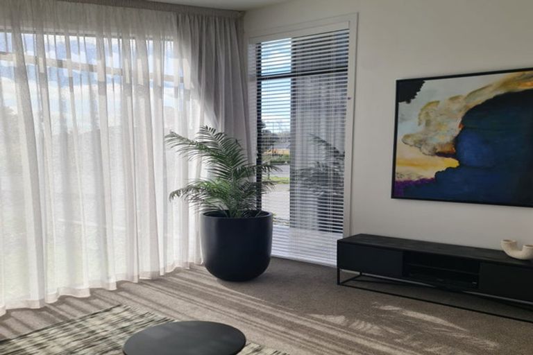 Photo of property in 88 Metoriti Crescent, Karaka, 2124