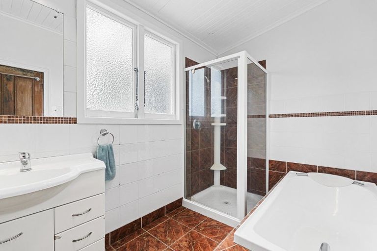 Photo of property in 15 Morley Street, New Plymouth, 4310