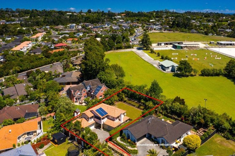 Photo of property in 18 Te Wharau Drive, Greenhithe, Auckland, 0632