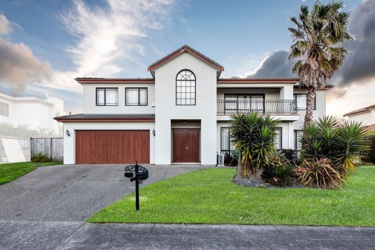 Photo of property in 27 Amberwood Drive, Northpark, Auckland, 2013
