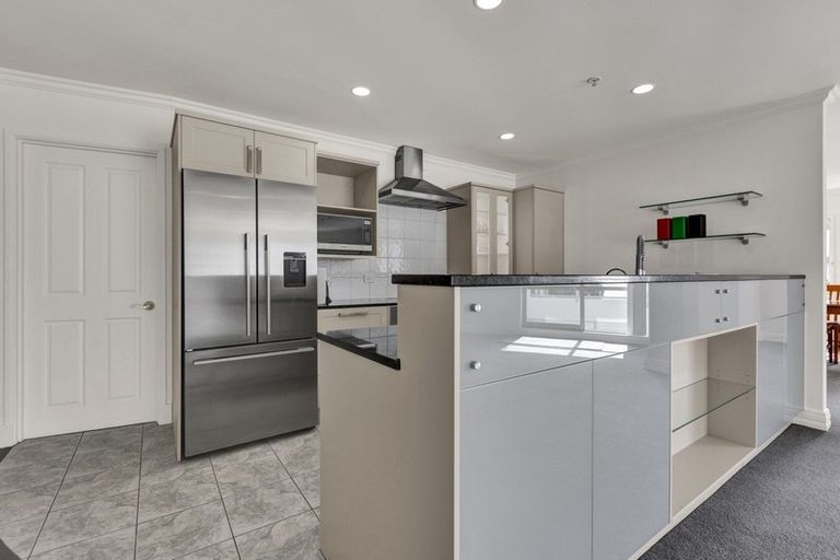 Photo of property in 1e Queen Street, New Plymouth, 4310